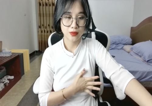 Anna Bear primeiro teve um relacionamento de selfie online para ganhar dinheiro