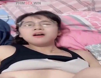 Bui Thi Nhu quynh nasceu em 2002, iniciando uma festa