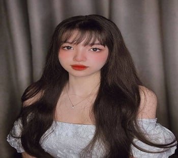 Esta garota é linda como interpretar um pequeno alvo