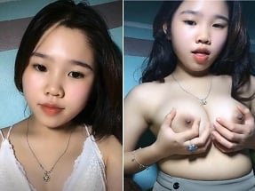 Satisfeito com a deliciosa garota do peito de borboleta ao fazer sexo animado