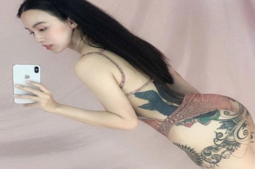 Linh Miu postou fotos de sexo com seus dois irmãos