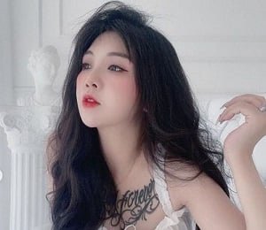 Linda Phuong Min envolveu tangerinas com o namorado em um jogo quente