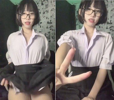 Angel usa Sextoy para se masturbar